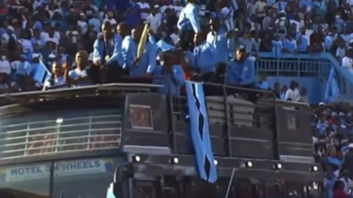 [VIDEO] ¡Un estadio lleno! El masivo recibimiento a Letsile Tebogo en Botswana