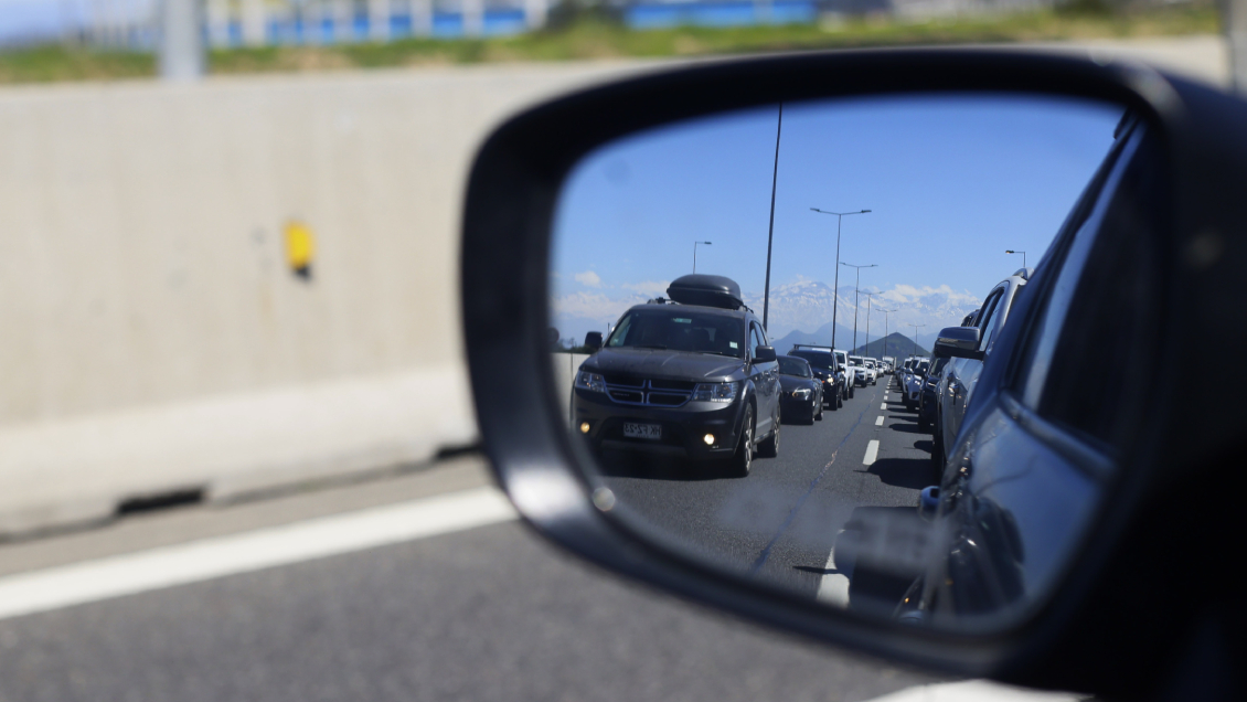MOP: Más de 460.000 vehículos saldrán de Santiago este fin de semana largo