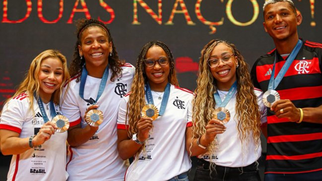 Flamengo homenajeó a Rebeca Andrade y otros cinco medallistas olímpicos de Brasil