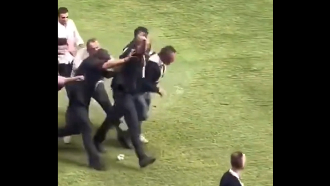 Presidente de Fenerbahce fue golpeado en escandaloso partido de la liga turca