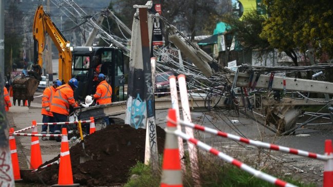 Experto: Caducar a Enel no es la mejor solución en medio de la emergencia