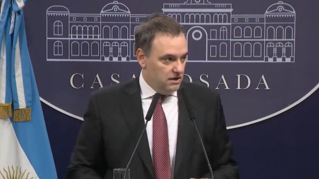 La irónica respuesta del vocero de Milei a lienzo en su contra por polémica con Maradona