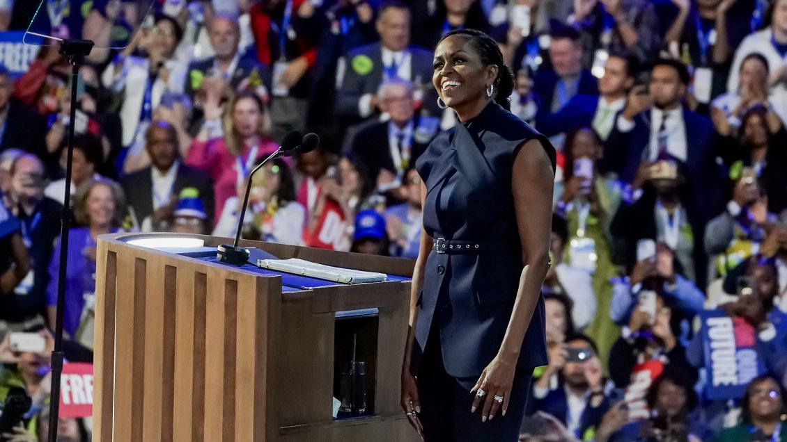 Michelle Obama electrizó la convención demócrata con ataques a Trump y apoyo a Harris
