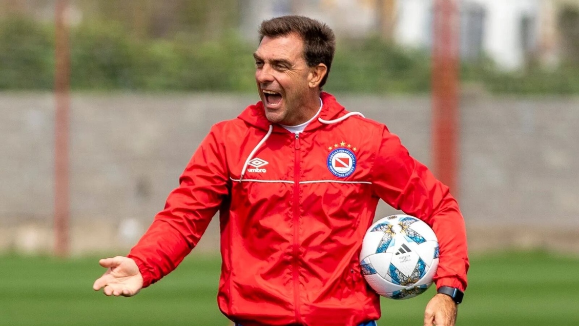 Pablo Guede dejó de ser el técnico de Argentinos Juniors