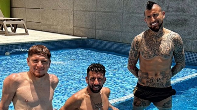 Leo Gil, Mauricio Isla y Arturo Vidal celebraron paso a cuartos con jornada de piscina