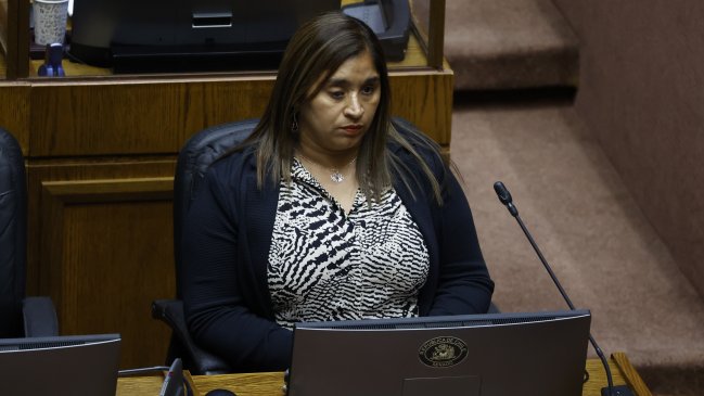 Senadora Campillai propone suspender dieta a parlamentarios desaforados