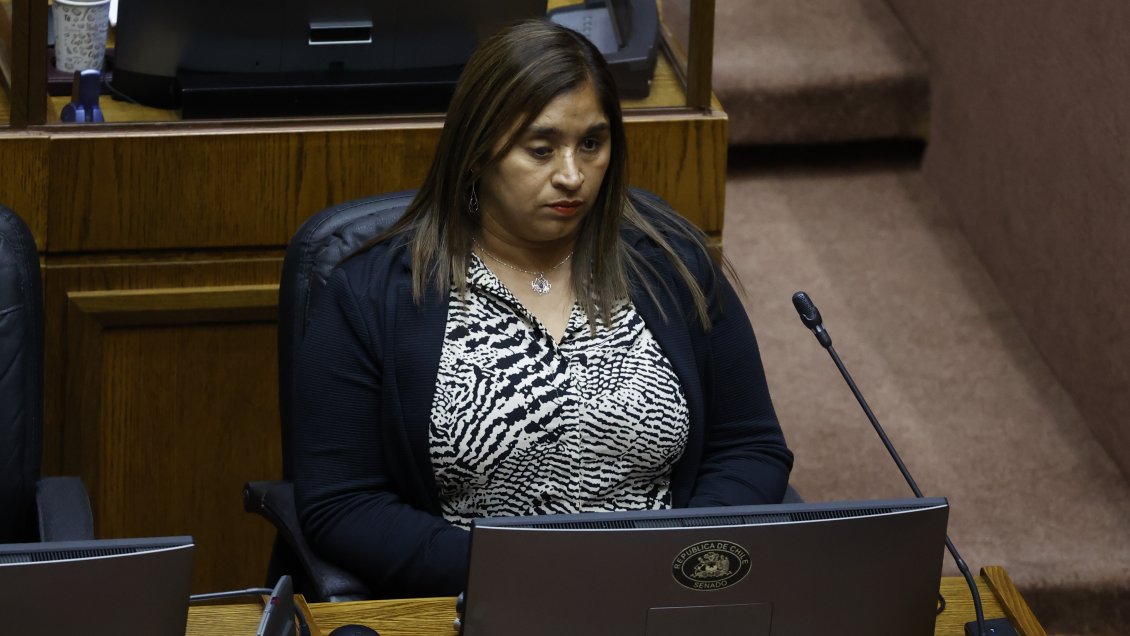 Senadora Campillai propone suspender dieta a parlamentarios desaforados