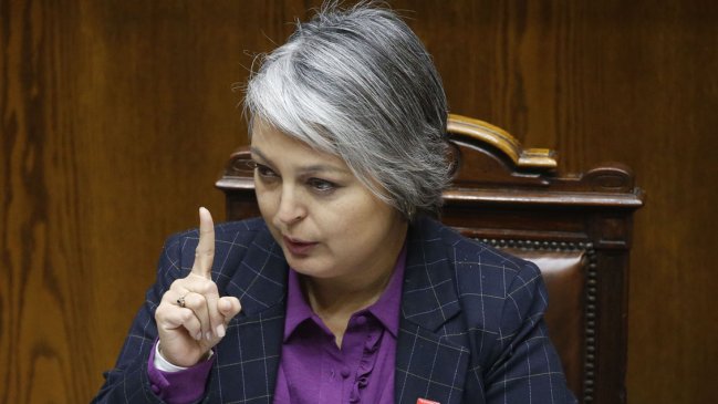 Ministra Jara: Si hay un partido que no puede hablar de faltas a la democracia es la UDI