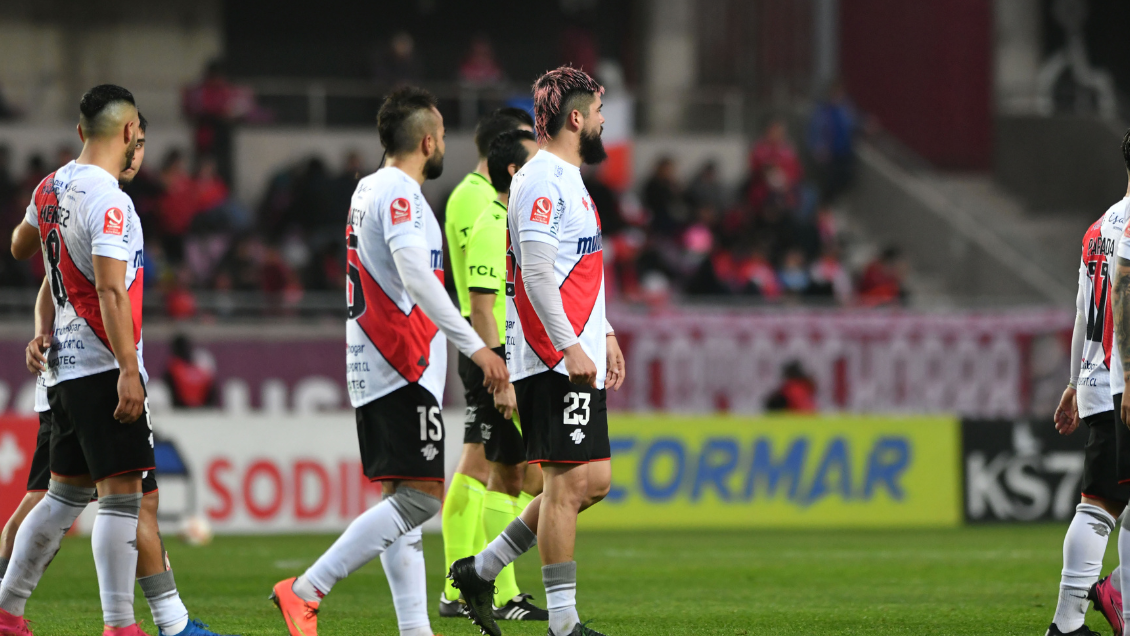 Curicó Unido fue sancionado con la resta de seis puntos y se complicó en la lucha por no descender