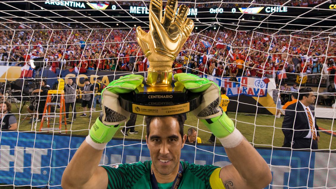 [VIDEO] La selección chilena rindió un homenaje a Claudio Bravo tras su retiro