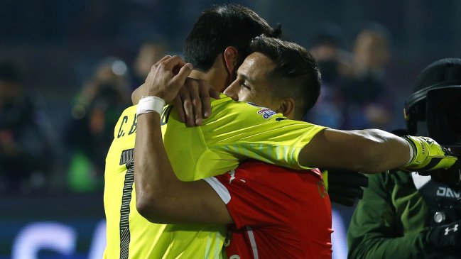 La emotiva despedida de Alexis a Bravo por su retiro: 