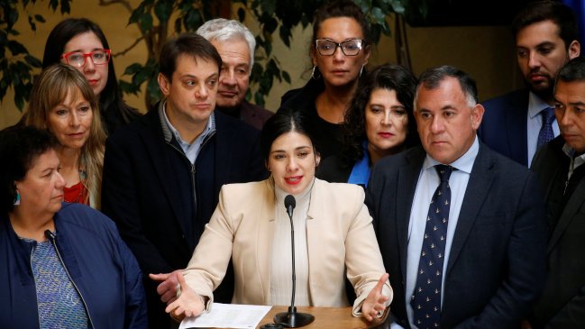 Fracasó el intento opositor por censurar la mesa de Cariola