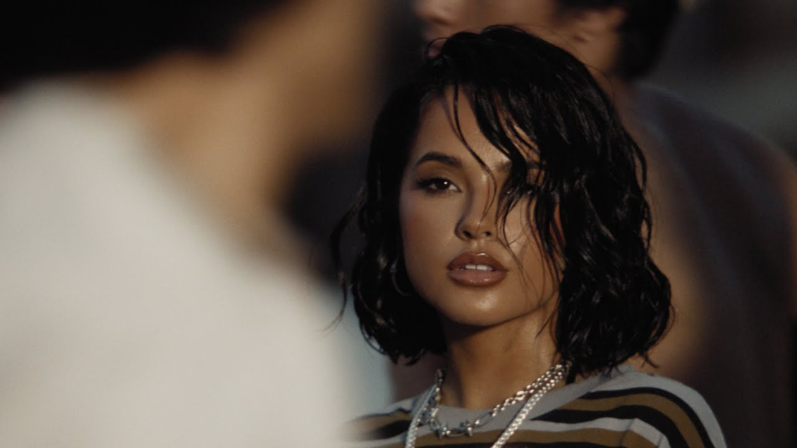 Becky G estrena nuevo sencillo estilo corrido 