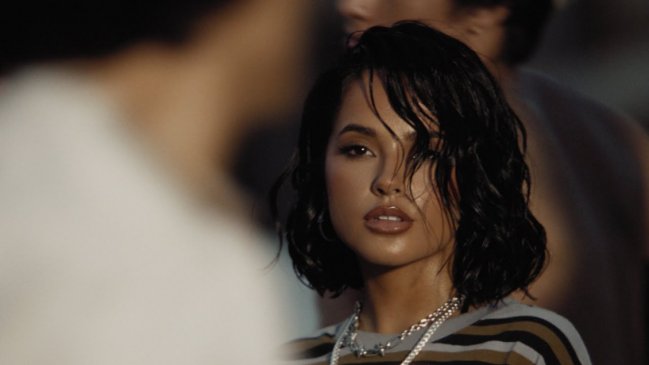 Becky G estrena nuevo sencillo estilo corrido 