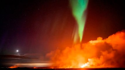   Sorprendente cuadro: Auroras boreales durante erupción volcánica en Islandia 
