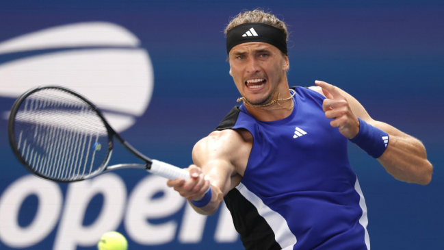 Zverev pasó a octavos de final del US Open a costa de Etcheverry