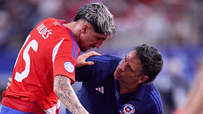 Diego Valdés arribó a Chile y someterá a exámenes por su lesión