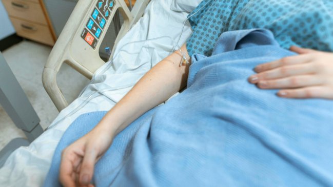 Hombre con cáncer terminal recibió la eutanasia tras contraer bacteria en una piscina