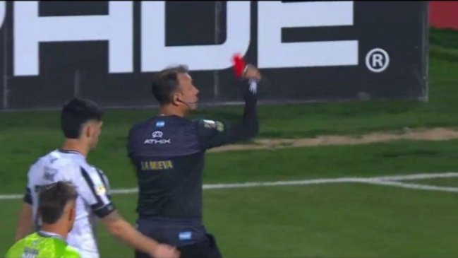 [VIDEO] ¡Insólito! Un médico se fue expulsado en un partido de la Liga Argentina