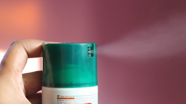 Inglaterra: Niño casi muere por inhalar desodorante en un reto viral