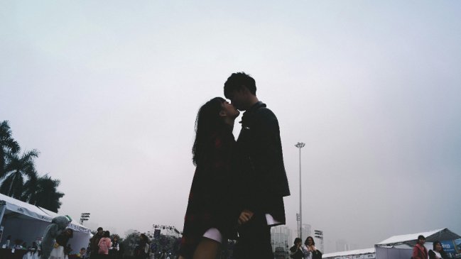 Japón: Número de adolescentes que se ha besado cae al mínimo en 37 años