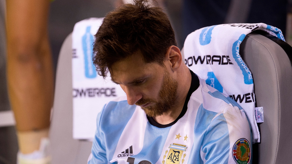 [VIDEO] Hincha chileno se enfrasca en discusión con periodista argentino: Retiramos a Messi