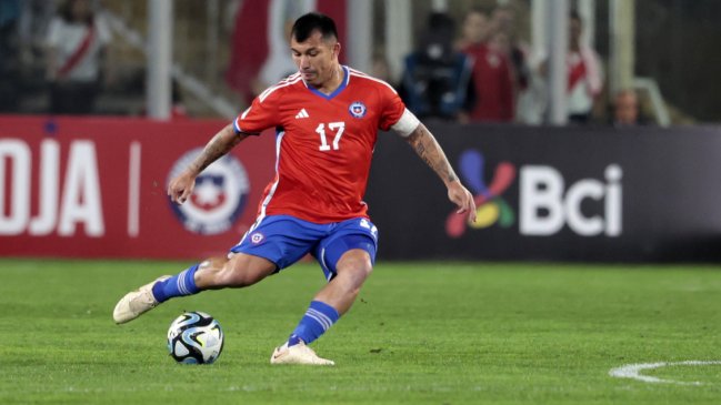 Medel visitó a la selección chilena en Buenos Aires