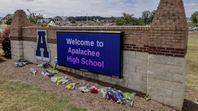 Padre del autor de tiroteo en escuela de Georgia será procesado por homicidio involuntario