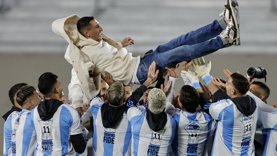 Angel Di María recibió emotivo homenaje de Argentina antes del duelo ante Chile
