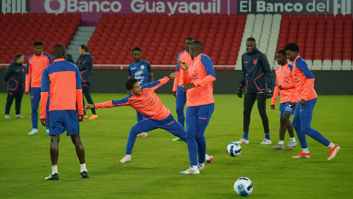 Ecuador entrenó a puerta cerrada para el choque ante Perú