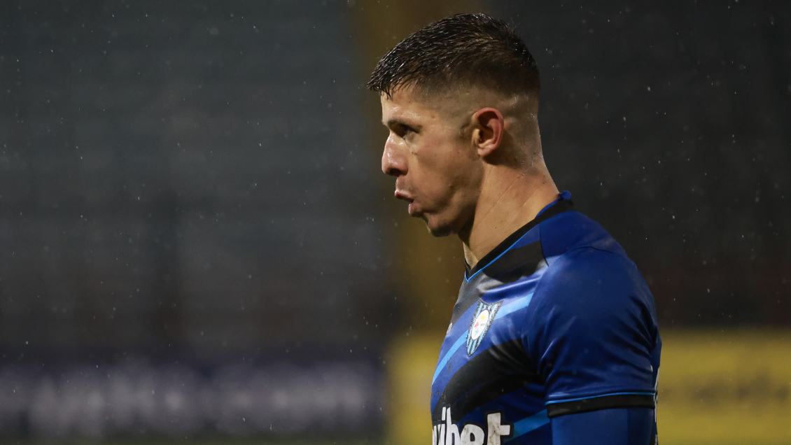 [VIDEO] Cris Martínez destrozó la banca de Huachipato tras ser sustituido