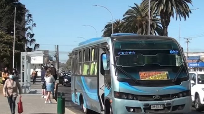 Persecución en reversa, choque y apedreo: Deplorable riña de micreros en El Tabo