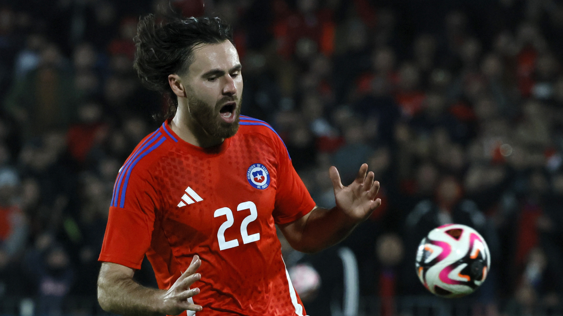 Gareca probó ofensiva con Eduardo Vargas y Ben Brereton