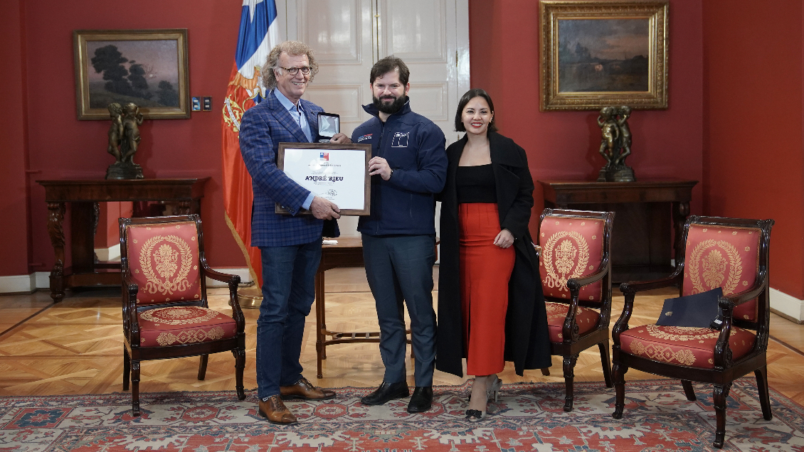 Ministerio de las Culturas entrega importante distinción al músico André Rieu