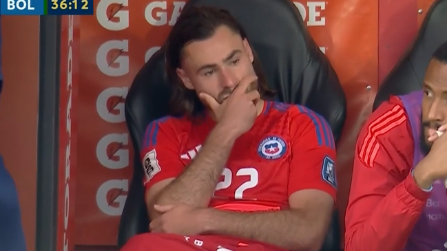 Hinchas pifiaron a Gareca por sustitución de Brereton en el primer tiempo