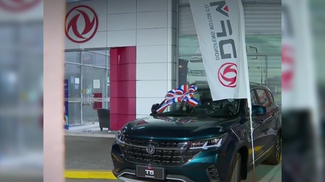 Delincuentes robaron 10 autos nuevos desde automotora en Estación Central