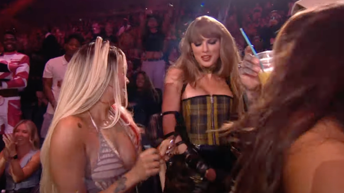 El perreo viral de Karol G y Taylor Swift en los MTV VMA 2024