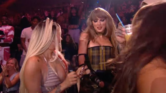 El perreo viral de Karol G y Taylor Swift en los MTV VMA 2024