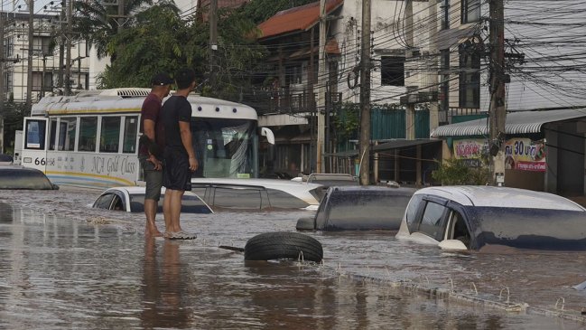 Al menos 10 muertos y más de 73.000 familias afectadas por inundaciones en Tailandia