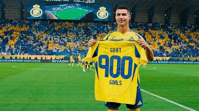 Cristiano Ronaldo fue homenajeado por sus 900 goles en empate de Al Nassr y Al Ahli