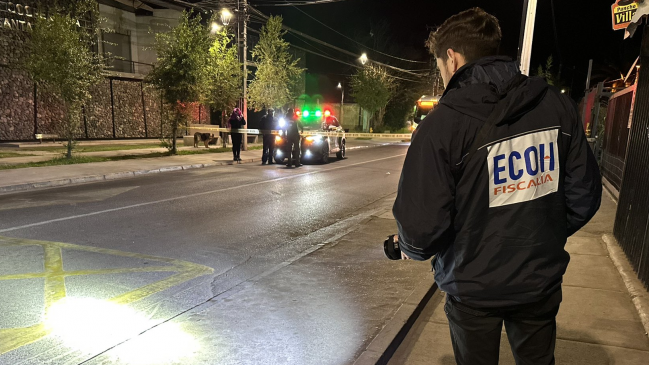Dos menores de edad fueron baleados en las afueras de una botillería en Isla de Maipo