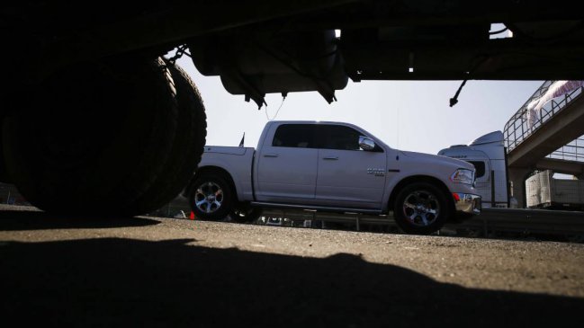 Transportes llamó a conductores a no circular por bermas: 