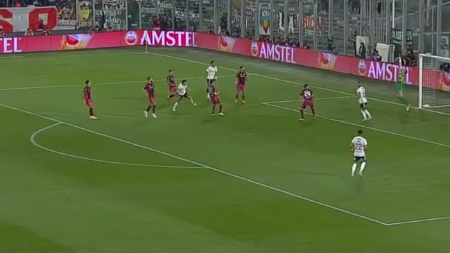 [VIDEO] Colo Colo avisó ante River con un bombazo de Gil que se estrelló en el palo
