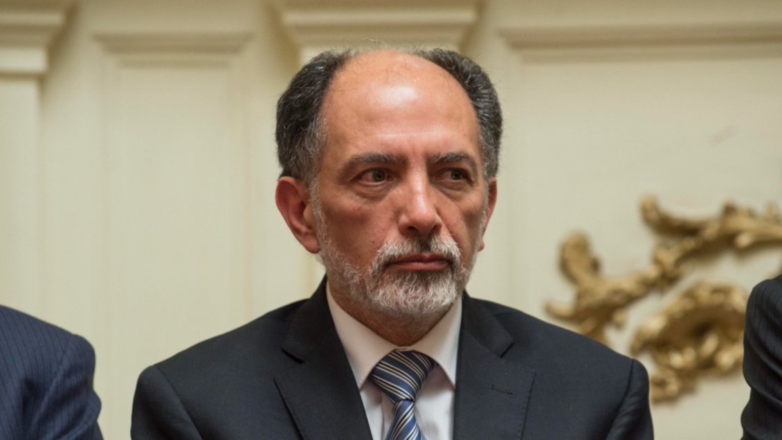 Sergio Muñoz se ausentará tres semanas de la Corte Suprema en medio de crisis