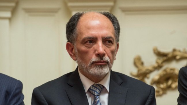 Sergio Muñoz se ausentará tres semanas de la Corte Suprema en medio de crisis