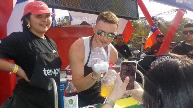 Se enamoró de Chile: Deportista canadiense Bryden Hattie vino a celebrar las Fiestas Patrias