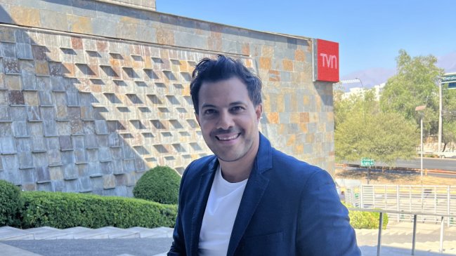 Simón Oliveros encontró a un sujeto durmiendo al interior de su vehículo