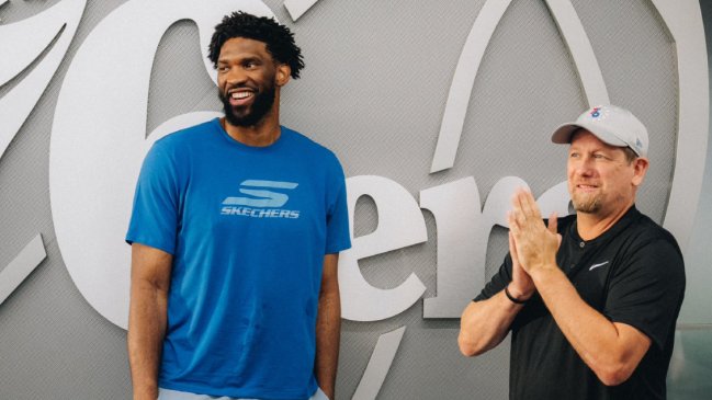 Joel Embiid renovó su contrato con Philadelphia 76ers