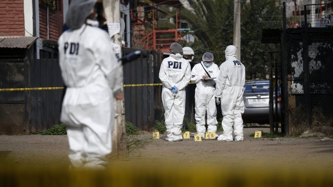 Conductor murió y pasajero resultó herido tras ser baleados en Recoleta