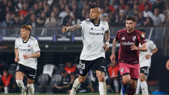 Arturo Vidal se burló de Johnny Herrera en viaje de Colo Colo a Argentina